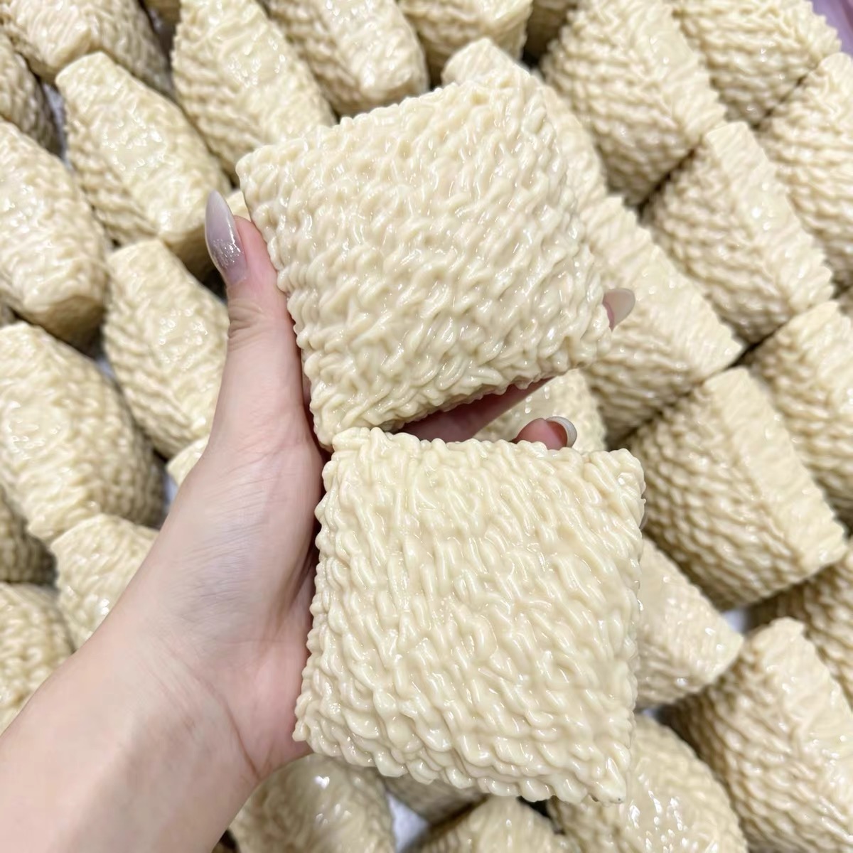 Crunchy Fried Noodles Squishy  - Party Games Gifts recension och pris
